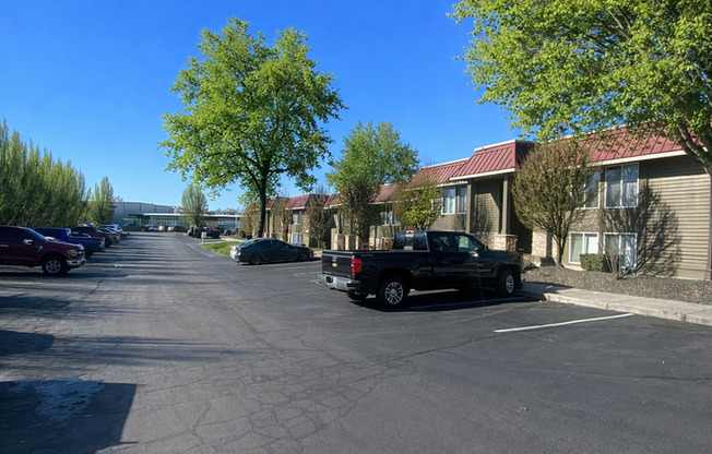 2 beds, 1 bath, 830 sqft, $1,275, Unit A09