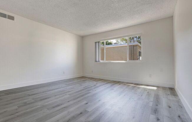 2 beds, 1 bath, 900 sqft, $1,650, Unit 29