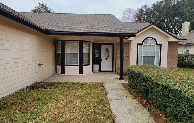Lovely 3 BR/2BA Lake Front Home in convenient Argyle/Oakleaf location.