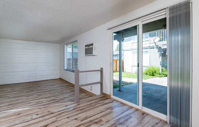 Sedona | One Bedroom Dining Room and Patio