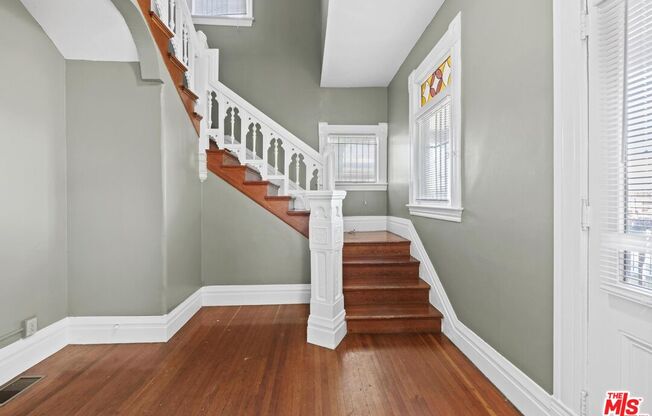 1223 W 23 ST