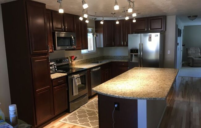 Lovely 3 bed, 2 bath Longmont home - AVAILABLE 11/15