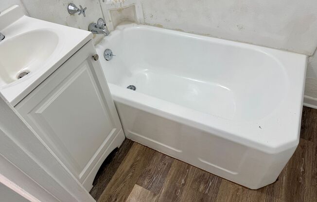 #219-8527 N Decatur St