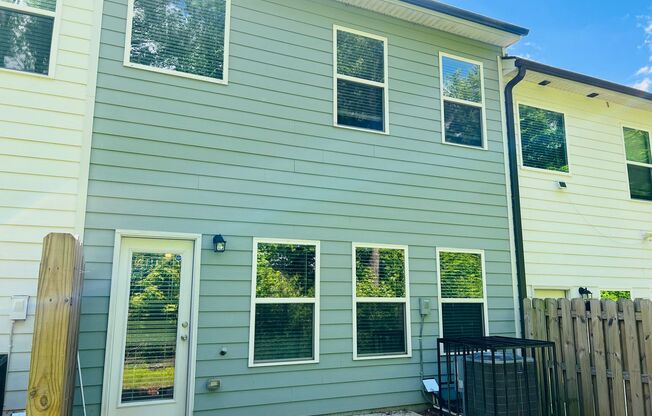 3 beds, 2.5 baths, $2,000