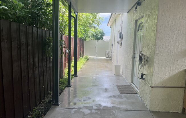 1412 SW 82 CT