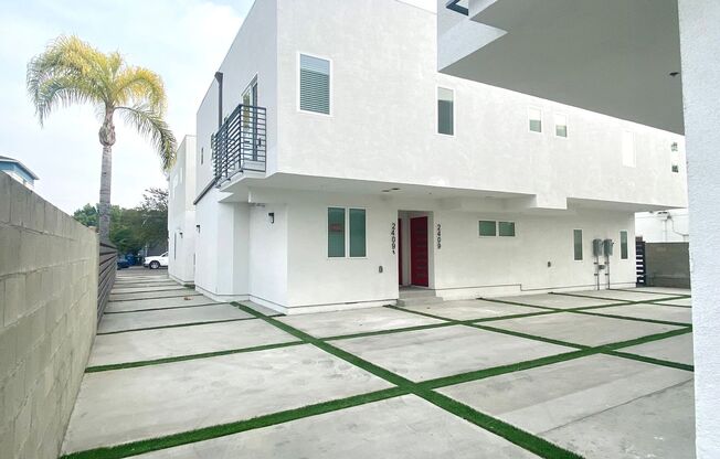 2409 1/2 Ridgeley Dr