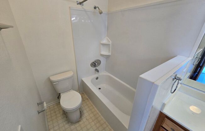 2 beds, 2 baths, $2,700, Unit # 8