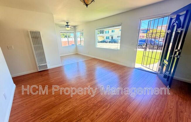 922 W 25 ST