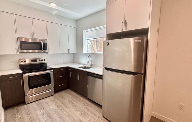 1 MONTH FREE RENT! Brand New Modern Units in N. Tabor Neighborhood