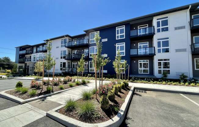 Exterior Landscape at Commons on the Tualatin River, Oregon, 97062