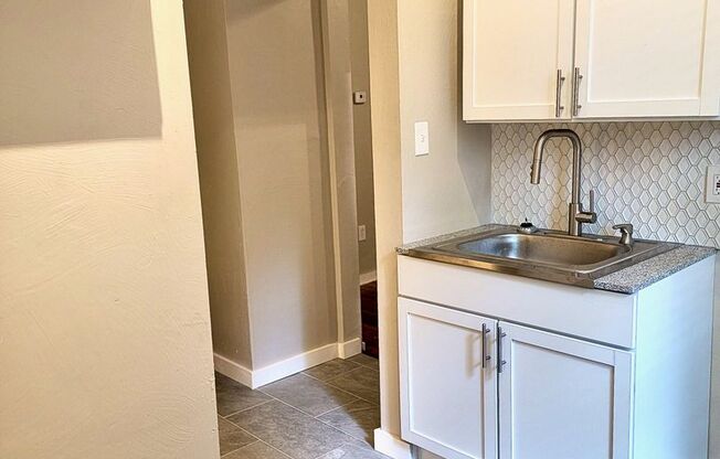 *** Apartments in Friendship * Available now * Pet Friendly * Renovated * Spacious * Amazing Location ***