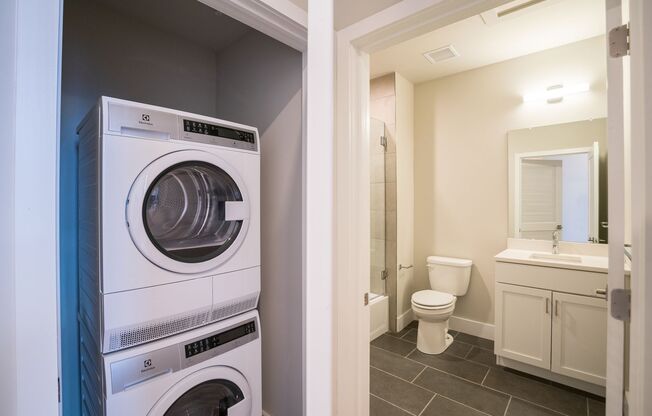 Studio, 1 bath, 506 sqft, $1,233, Unit 318