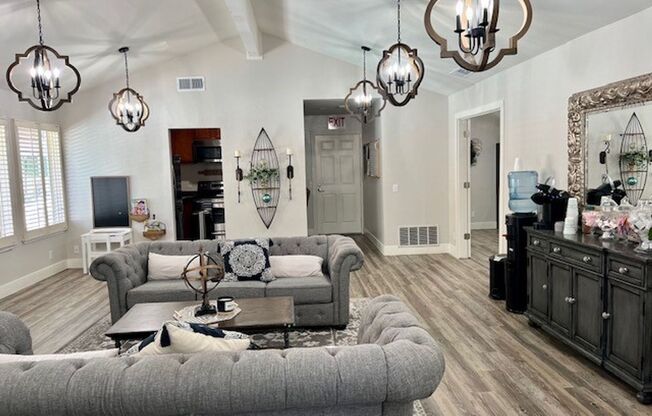 1 bed, 1 bath, 700 sqft, $1,575, Unit 14