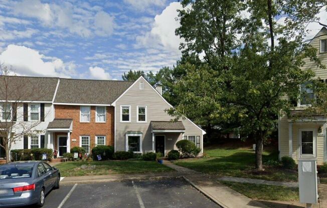 SIGN A LEASE BY 7/18 & GET $100 OFF RENTAL RATE: Super Cute END UNIT townhome located close to Short Pump