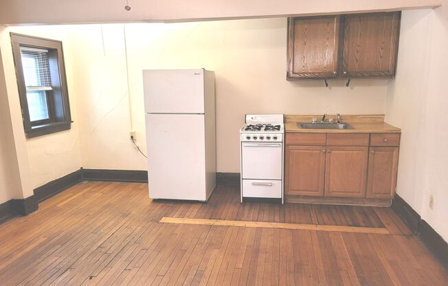 Studio, 1 bath, $775, Unit 109