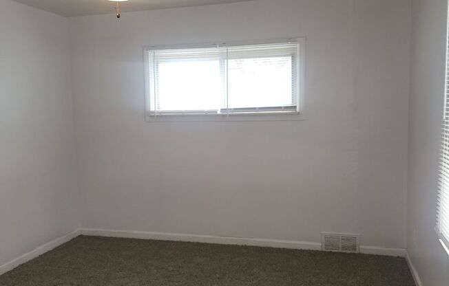 3 beds, 1 bath, $1,250