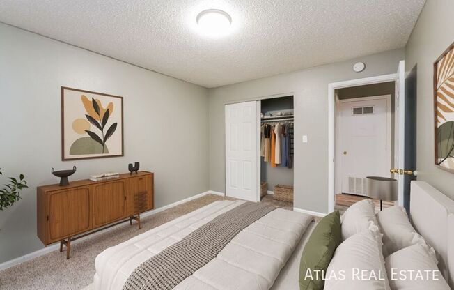 2614 E FOUNTAIN BLVD