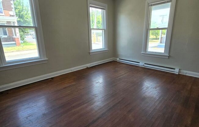 2 beds, 1 bath, $1,250