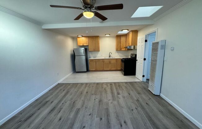 Half Twin Home- Remodeled & Upgraded. Light and Bright and Nice With Private Yard