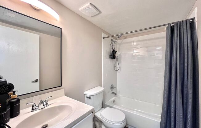 2 beds, 2 baths, 1,000 sqft, $1,999, Unit 207