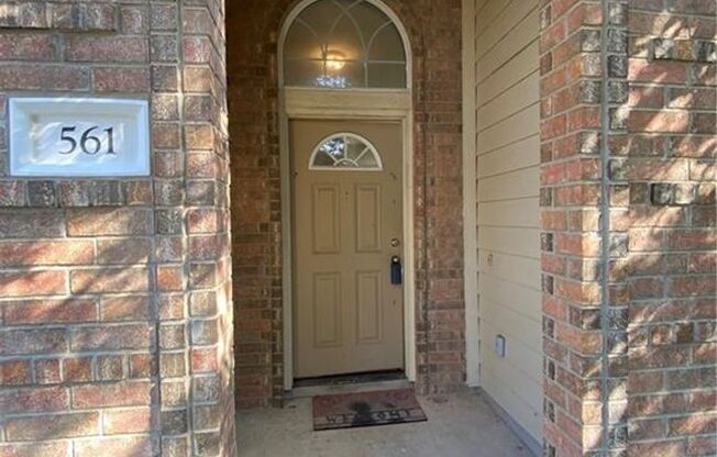 Great home in Sonoma with ceramic tile in all living areas!