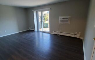 2 beds, 1 bath, $975, Unit 9