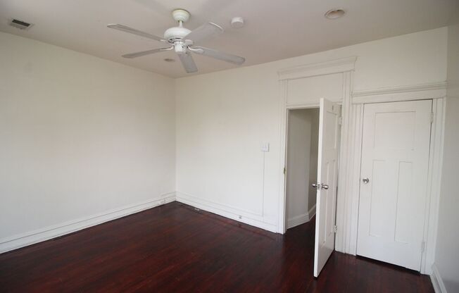 3 beds, 1 bath, $1,695, Unit # 324