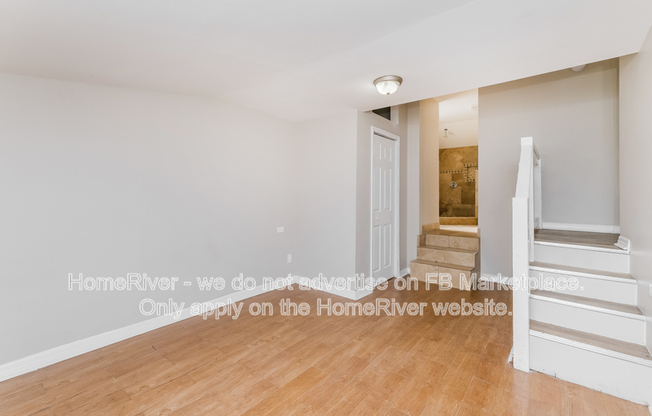 2107 W FERRIS AVE