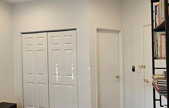 Modern 3BD/3BA Townhouse in Prime Union City Location – Walk to BART, Shops & More!