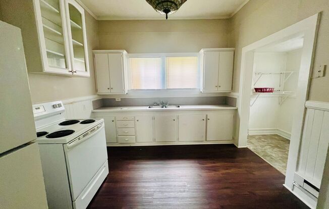 3 beds, 1 bath, $1,300