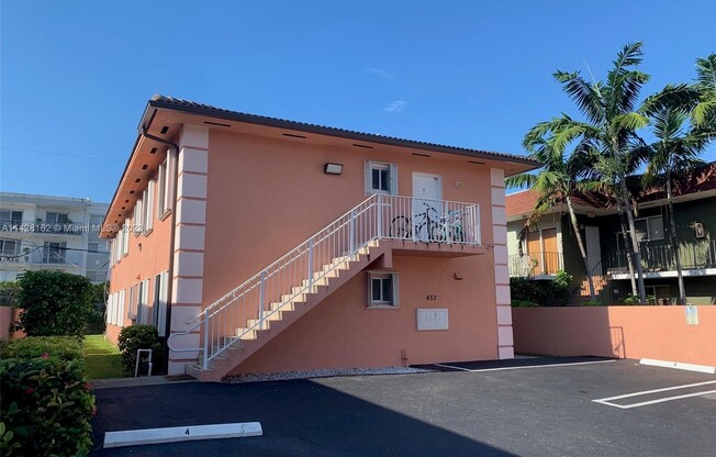 452 SW 10th St