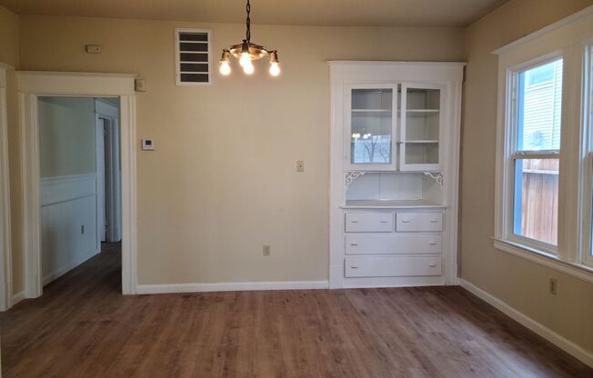 Downtown Sacramento 3 Bed, 1 Bath, 1275 sft. 1/2 Plex for Lease.