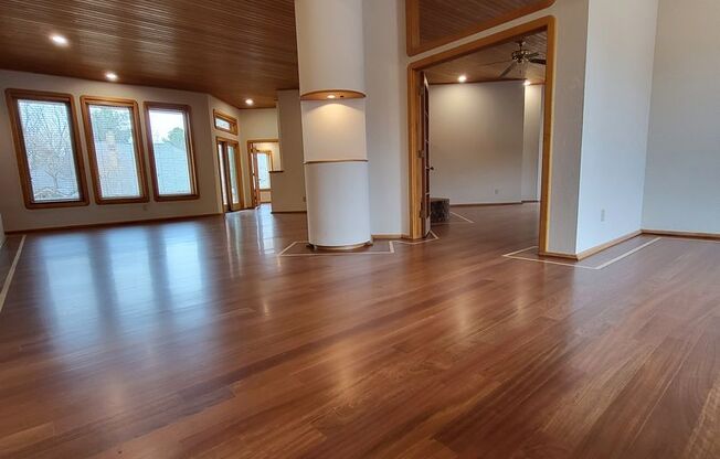 (4) Bed/(3) Bath Custom Home in SW Norman!