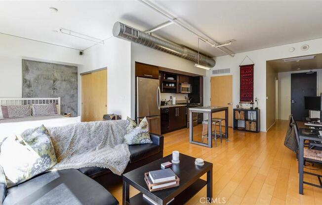 1 bed, 1 bath, 700 sqft, $2,750, Unit 1213