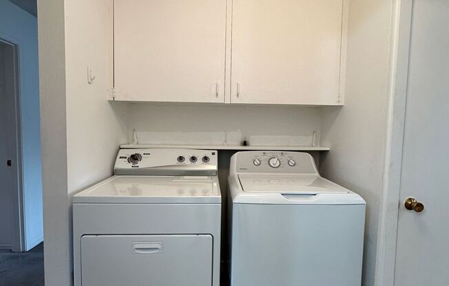 2 beds, 1 bath, $1,395, Unit Apt F