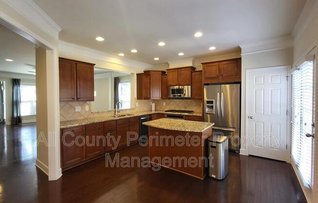 2428 HADLOW LN