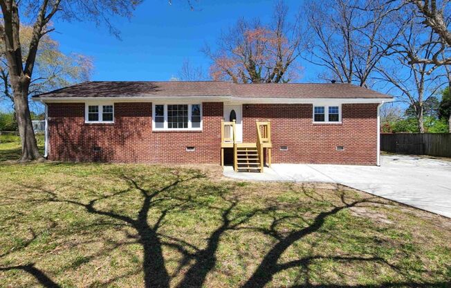 Charming 4-Bedroom Ranch Home near Southlake Mall