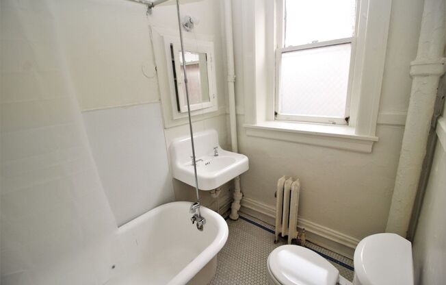 1 bed, 1 bath, 2 sqft, $925, Unit #107