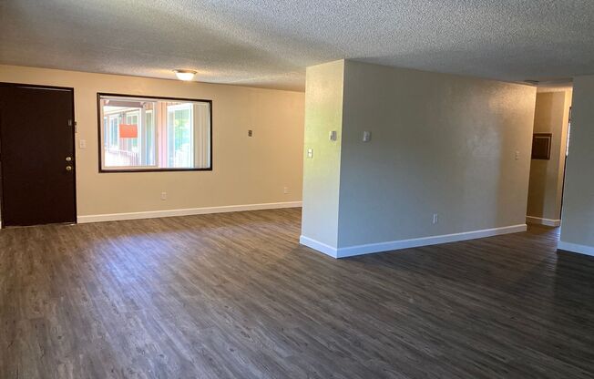 2 beds, 1 bath, 725 sqft, $1,295, Unit #12