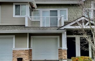 2 Bed / 1 bath townhome at Summerhill Village in Issaquah $2,595/month