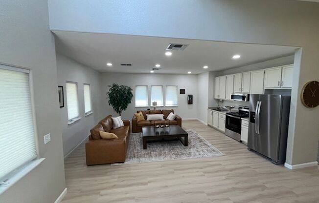 2 beds, 1 bath, 848 sqft, $1,900, Unit 1807