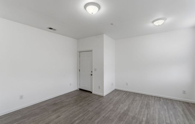 2 beds, 1.5 baths, 850 sqft, $1,299, Unit C3