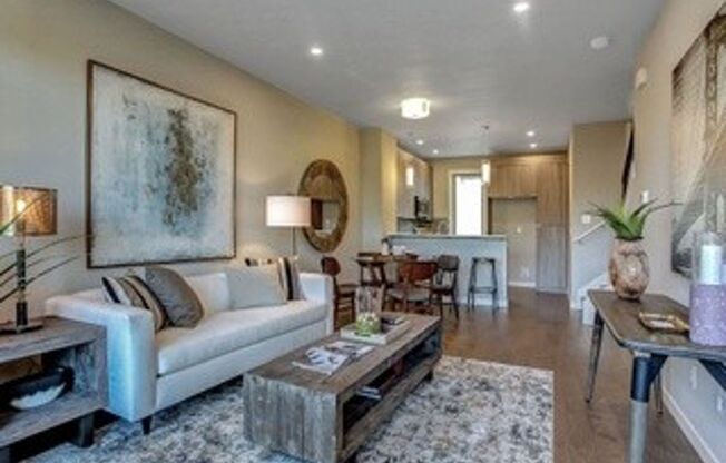 Beautiful Newer Condo in Mississippi Commons!