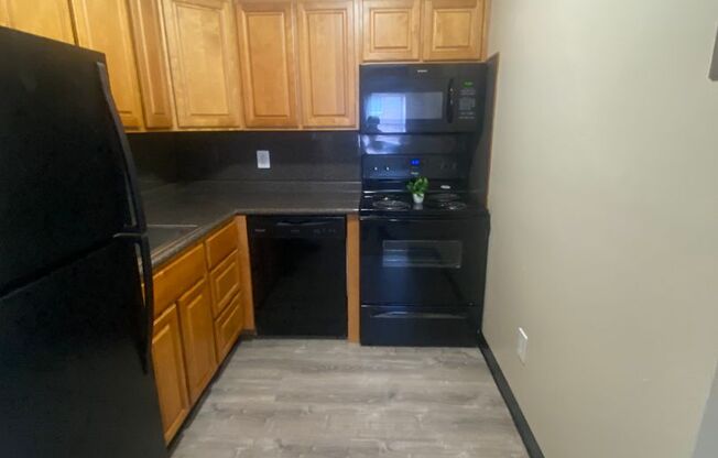 1 bed, 1 bath, 625 sqft, $1,220, Unit B11