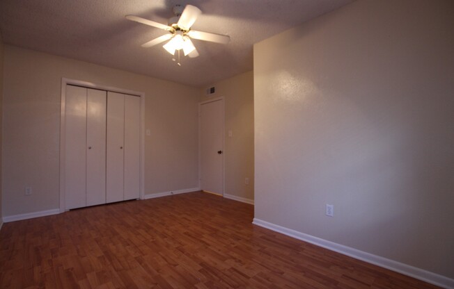 2 beds, 1 bath, 870 sqft, $995, Unit Unit 04