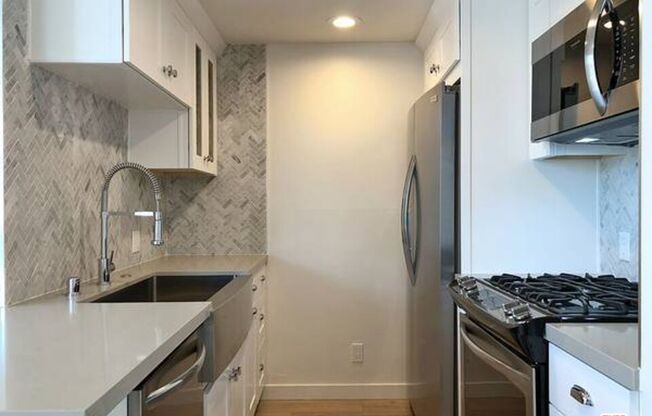 301 S Swall Dr Apt 303