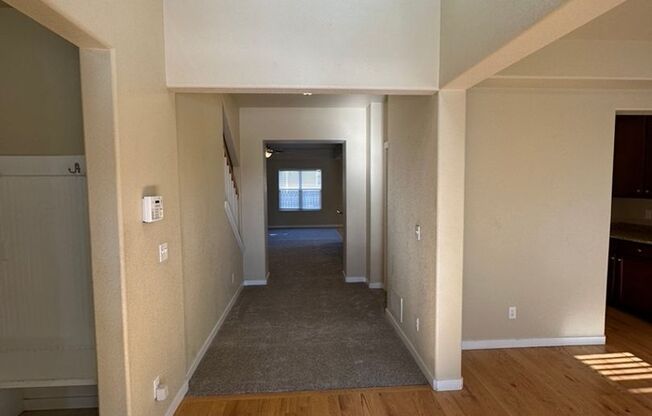 BEAUTIFUL 4BD HOME in NE COL SPGS w/ MAIN-LEVEL MASTER SUITE & AC - Security Deposit Alternative Available