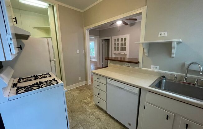 Charming Down Stairs Apartment In South Highland