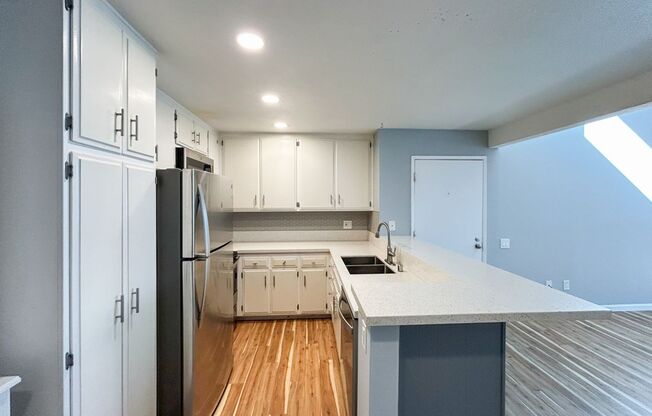 Beautiful 3BD/2BA W/ Reserved Parking and A/C in Allied Gardens!