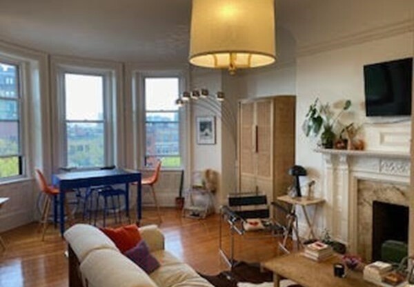 1 bed, 1 bath, 581 sqft, $3,500, Unit 5B